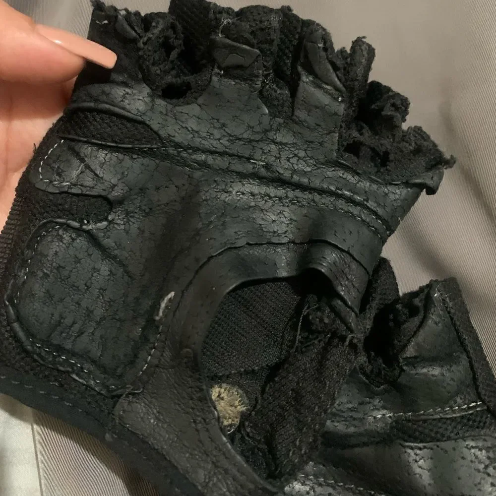 Harbinger lifting gloves torn up womens size S/M